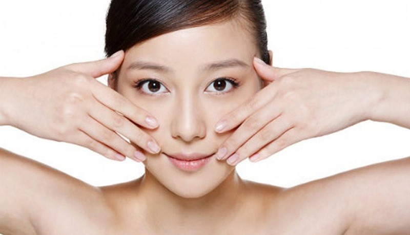 Massaging is an effective method for caring for your skin in your 30s.
