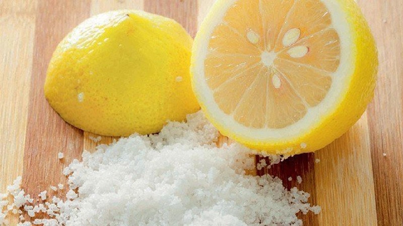 Small salt particles help to clean the skin better