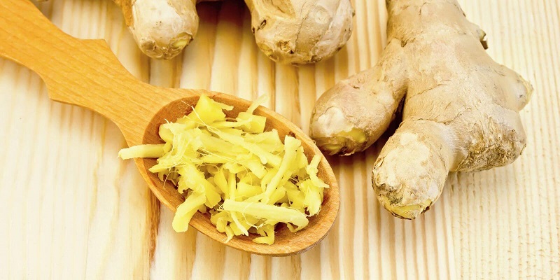 The lemon and ginger mixture effectively treats underarm odor.