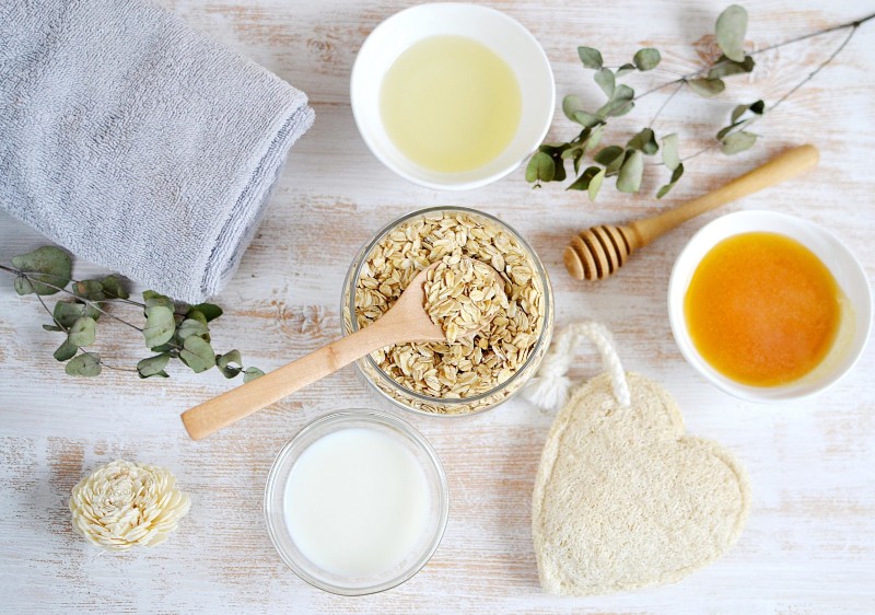 Treat melasma easily and efficiently by using a blend of honey, oats, and fresh milk.
