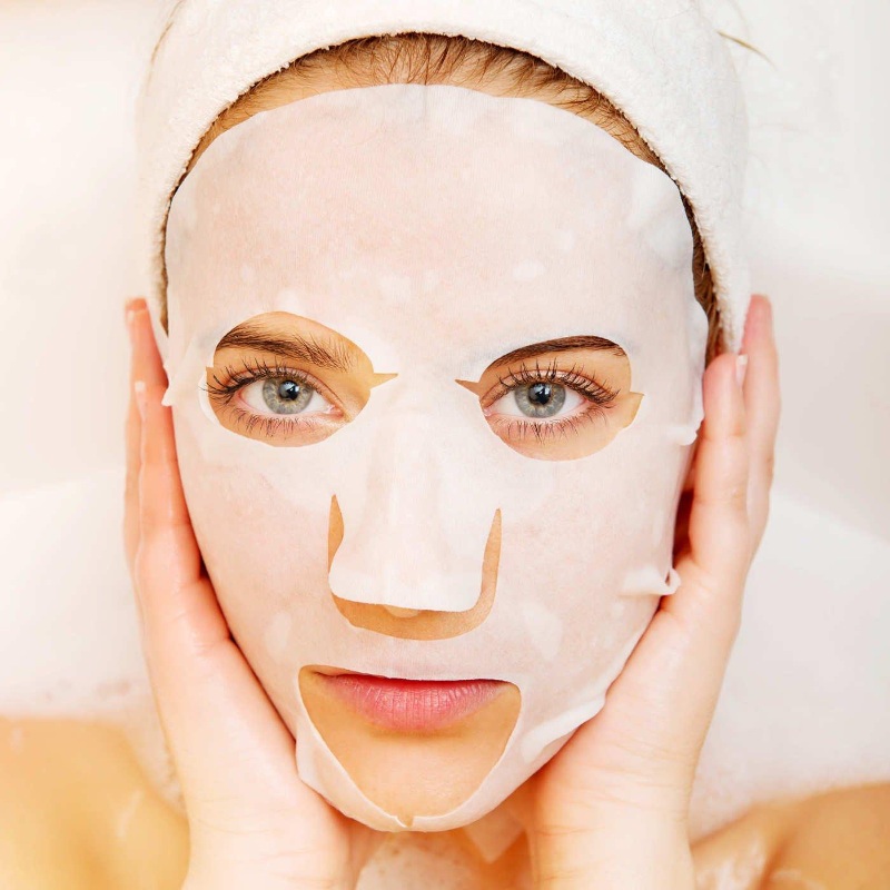Applying face masks not only effectively exfoliates dead skin cells but also delivers hydration, nutrients, and maintains a soft, smooth, and firm skin condition.