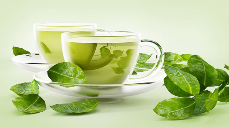 Green tea water can naturally curl eyelashes, promoting stronger and faster lash growth.