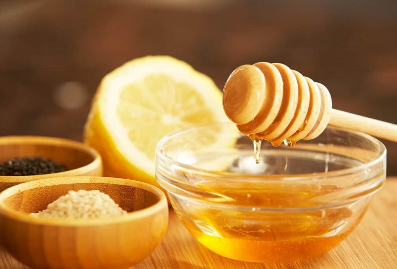 The combination of lemon, honey, and sugar has the effect of softening pubic hair.