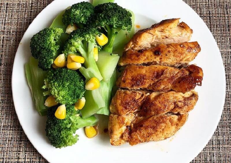 The part of chicken that helps you lose weight the best is the breast, so you should include chicken breast in your daily menu.