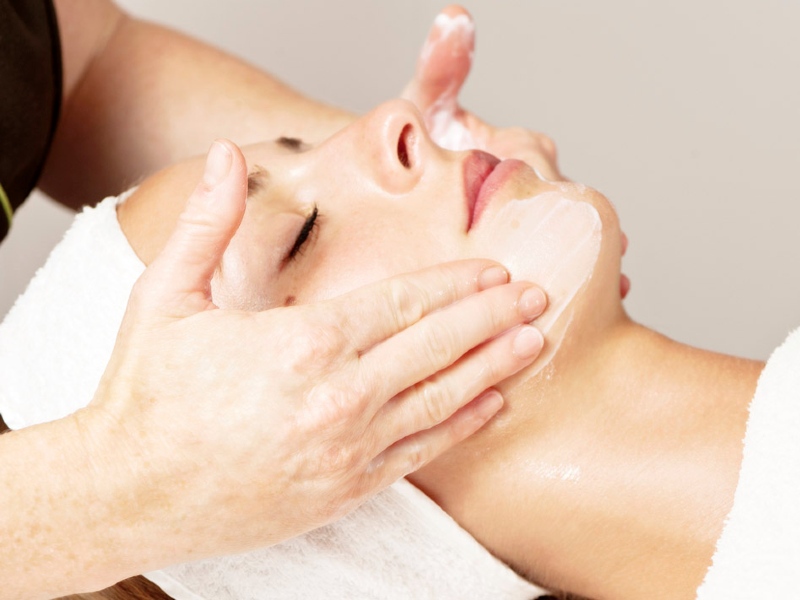 Biological peels can be fully performed at the spa, particularly for intensive treatments.
