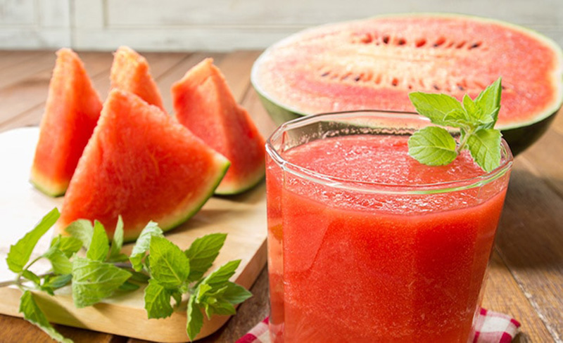 Watermelon contains a high water content, along with numerous nutrients that help keep the skin moist and smooth, enhancing resistance.