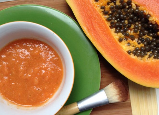 Many people use the method of using papaya to cure dry, cracked skin.