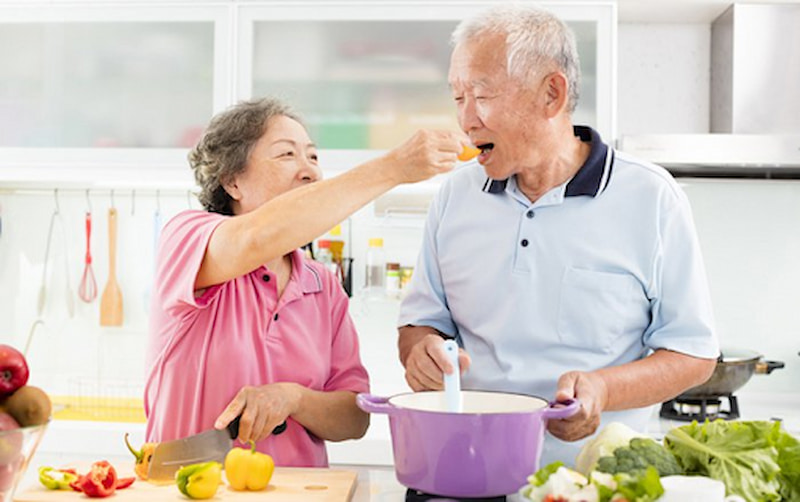Discover the nutrition pyramid for seniors. (Photo: Internet Collection)
